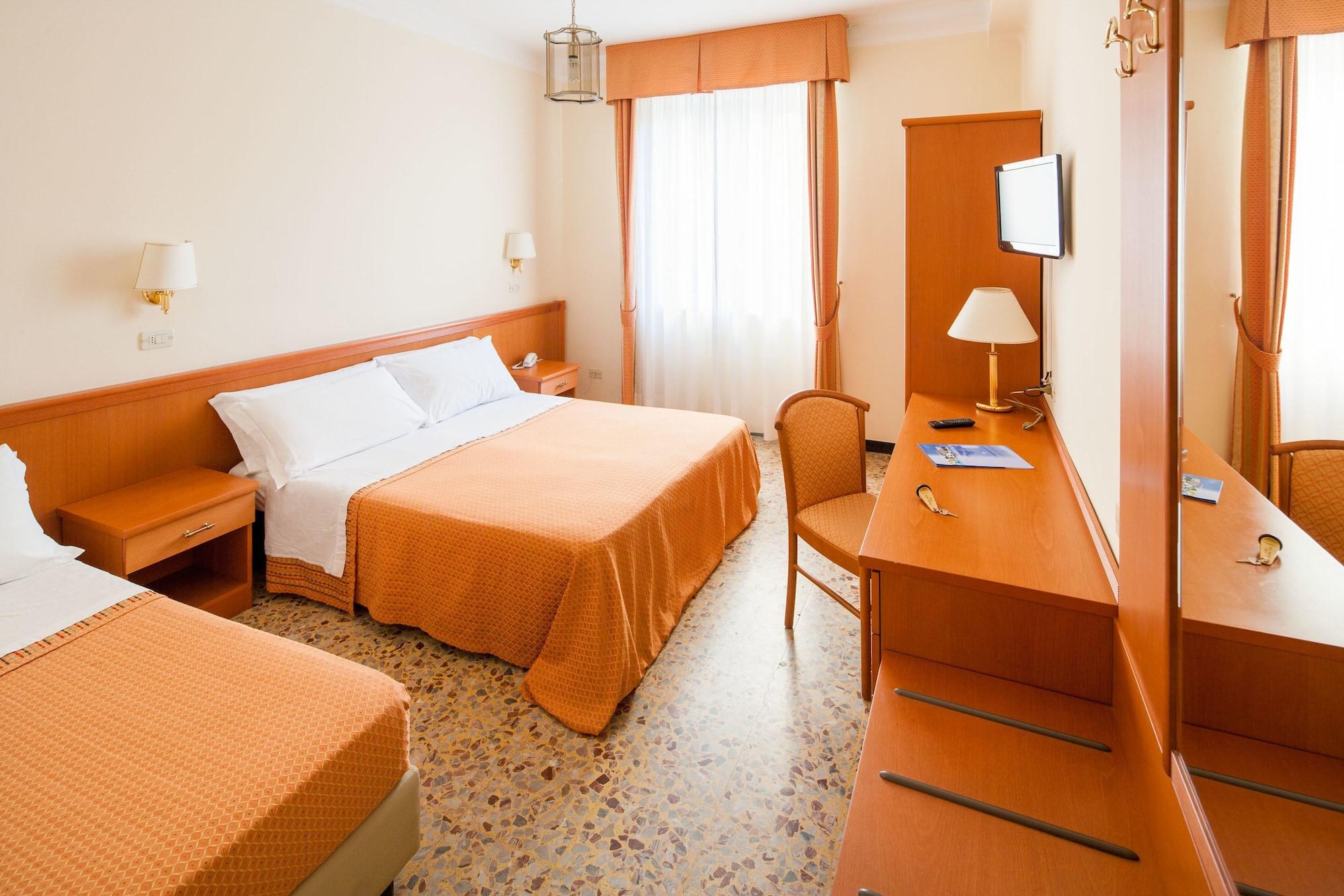 Hotel Curtis Centrale Алассио Экстерьер фото