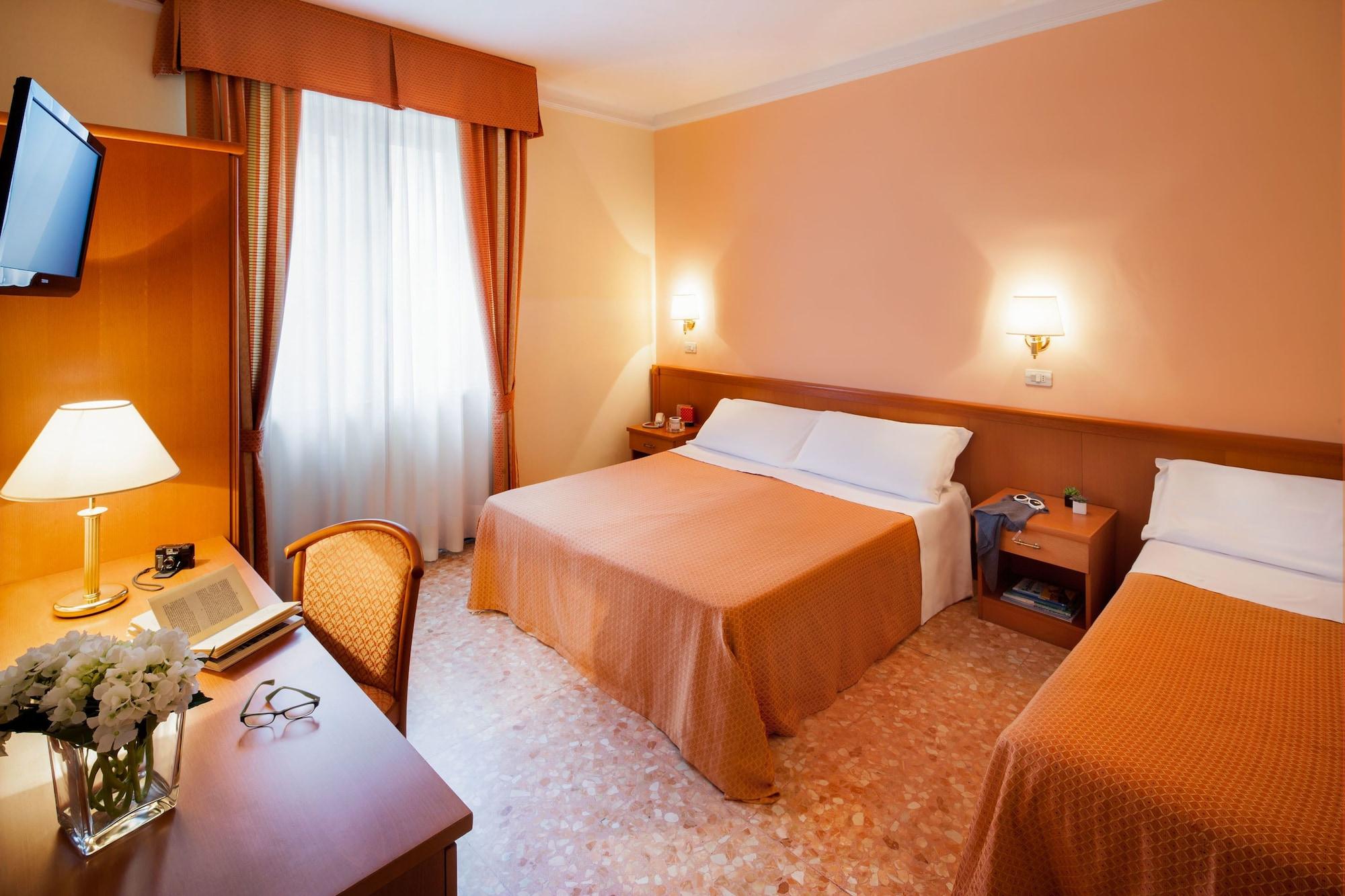 Hotel Curtis Centrale Алассио Экстерьер фото