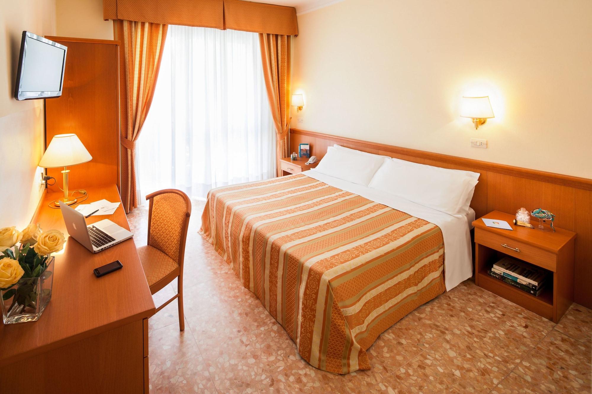 Hotel Curtis Centrale Алассио Экстерьер фото