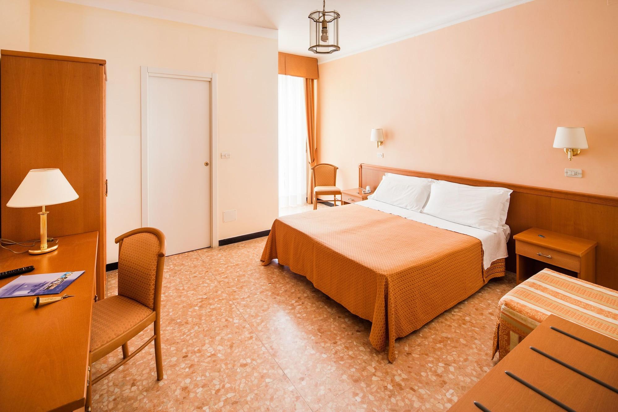 Hotel Curtis Centrale Алассио Экстерьер фото