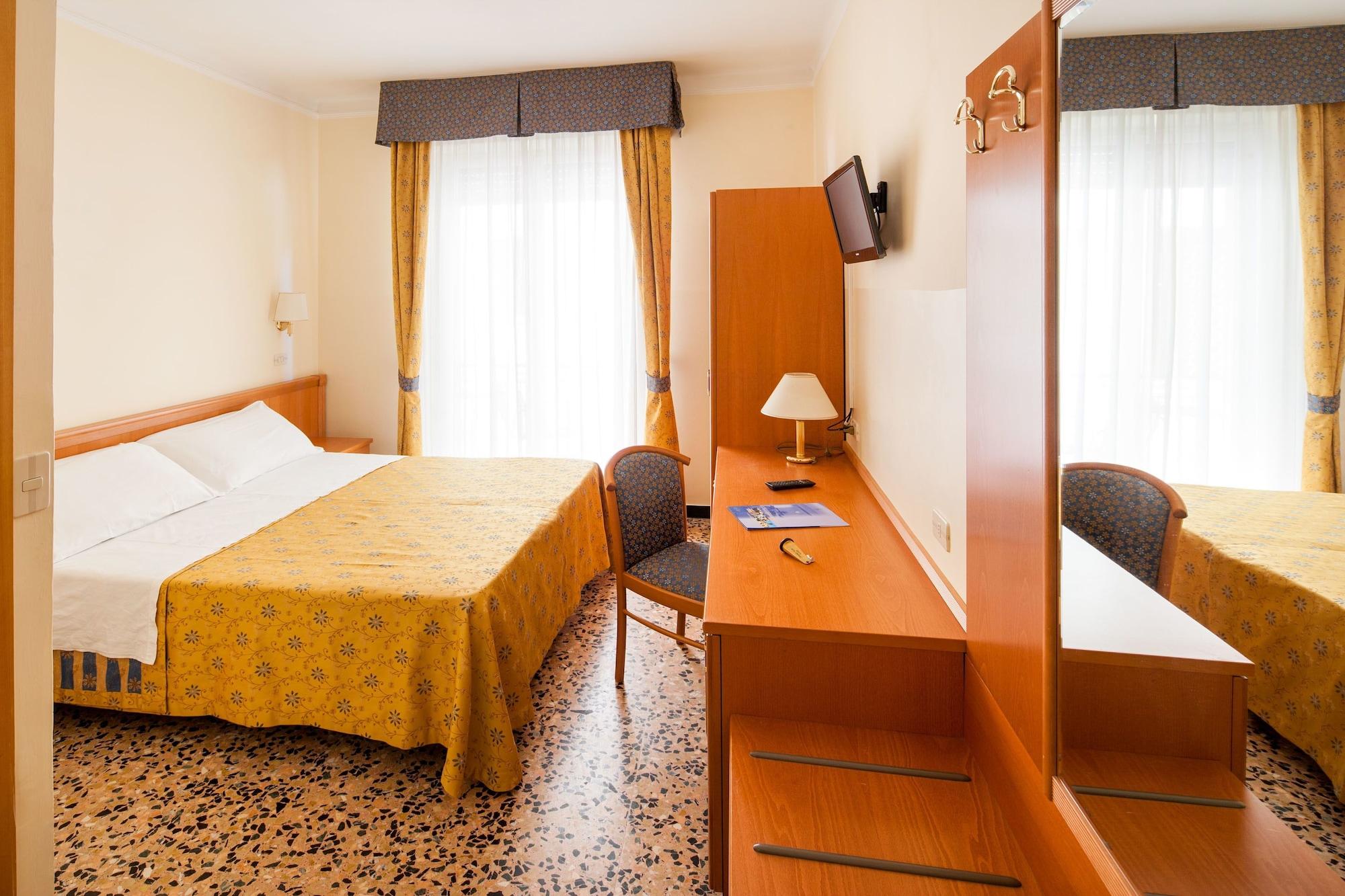 Hotel Curtis Centrale Алассио Экстерьер фото