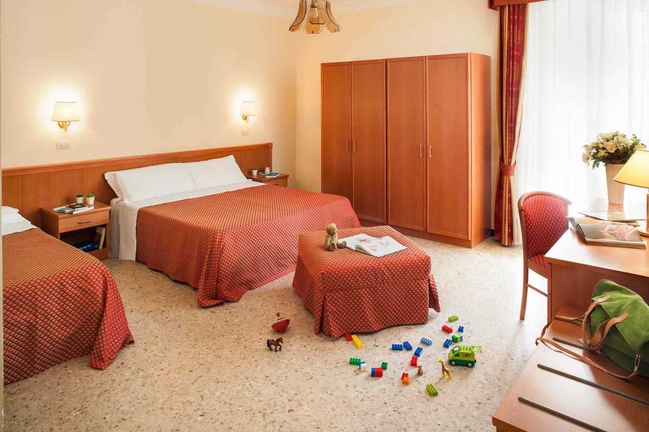 Hotel Curtis Centrale Алассио Экстерьер фото