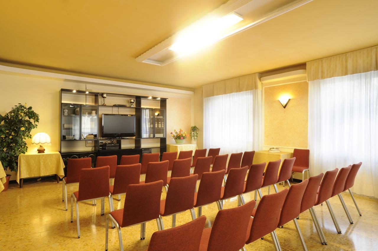 Hotel Curtis Centrale Алассио Экстерьер фото