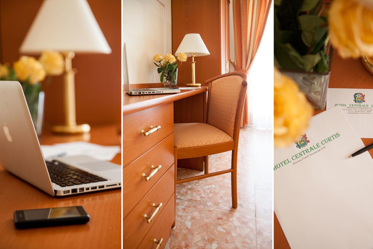 Hotel Curtis Centrale Алассио Экстерьер фото